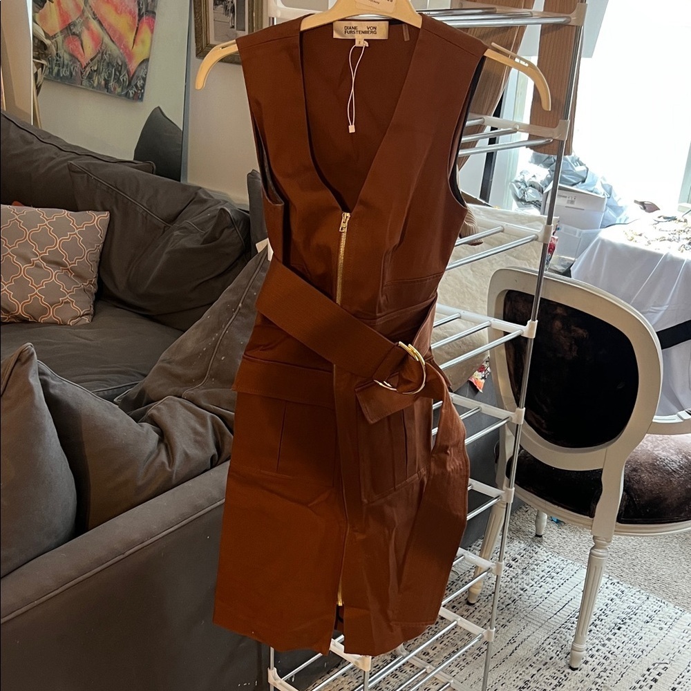 Diane Von Furstenberg Brown with gold cargo pocket Sleeveless Belted Dress sz 0 - Picture 2 of 7